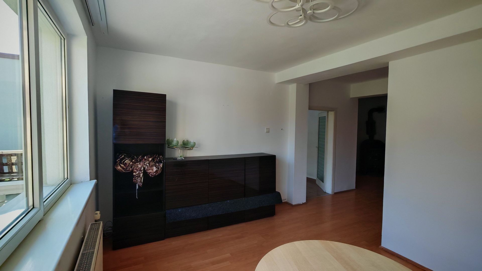 Apartament in vila,Bartolomeu,120 mp,3 camere,Spatiu depozitare 50mp - Poză 2