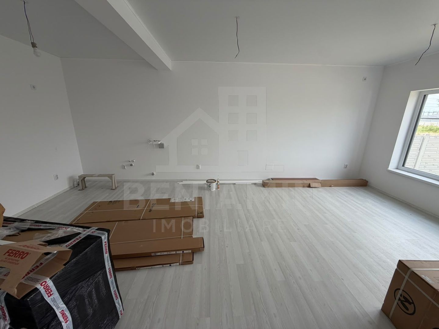 Casa-3 Dormitore-3 bai-Teren 300mp-Damila str Ficusului-La cheie - Poză 3