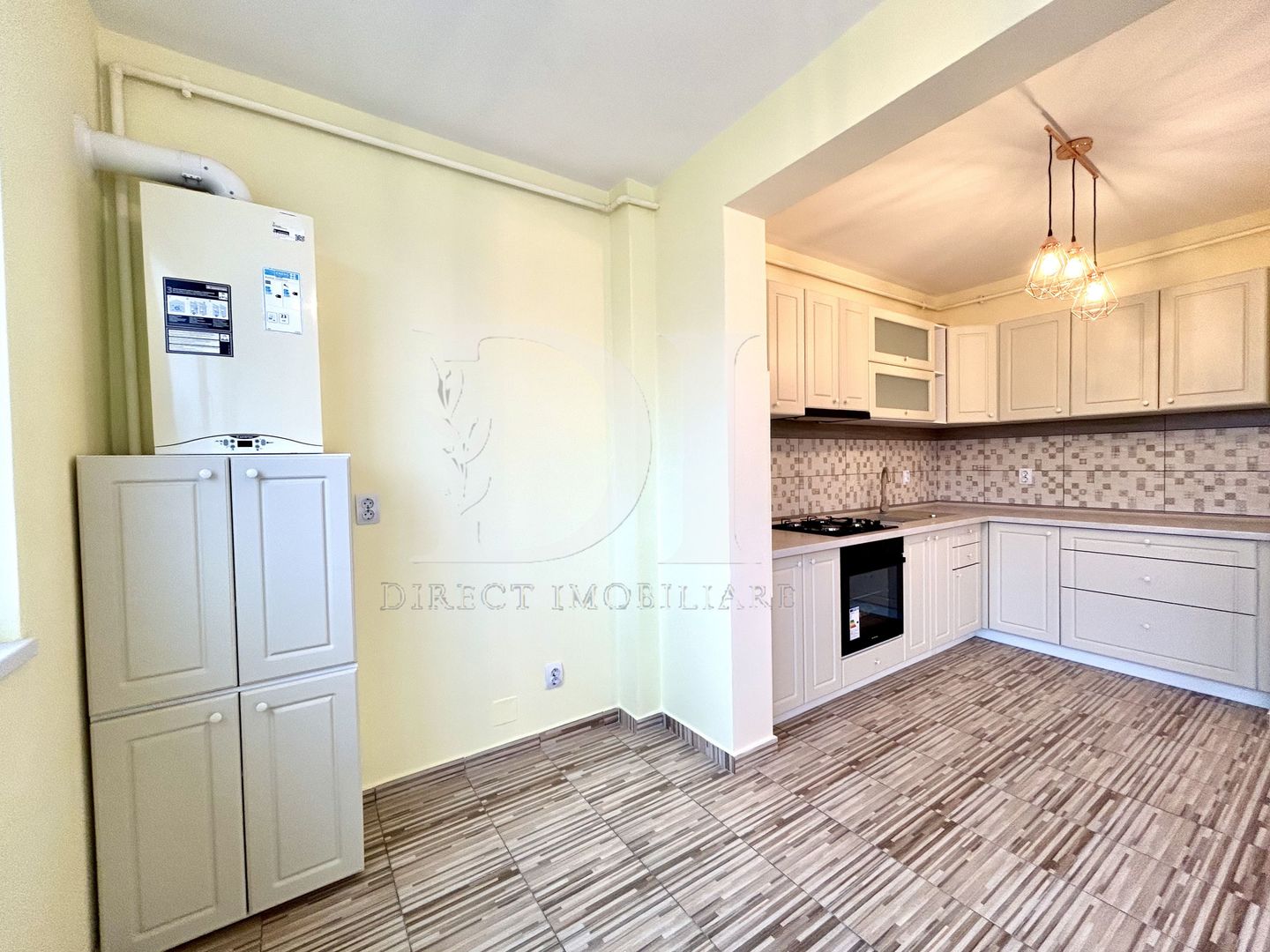 Apartament 3 camere, de vanzare  in Zona BMW / Floresti - Poză 2