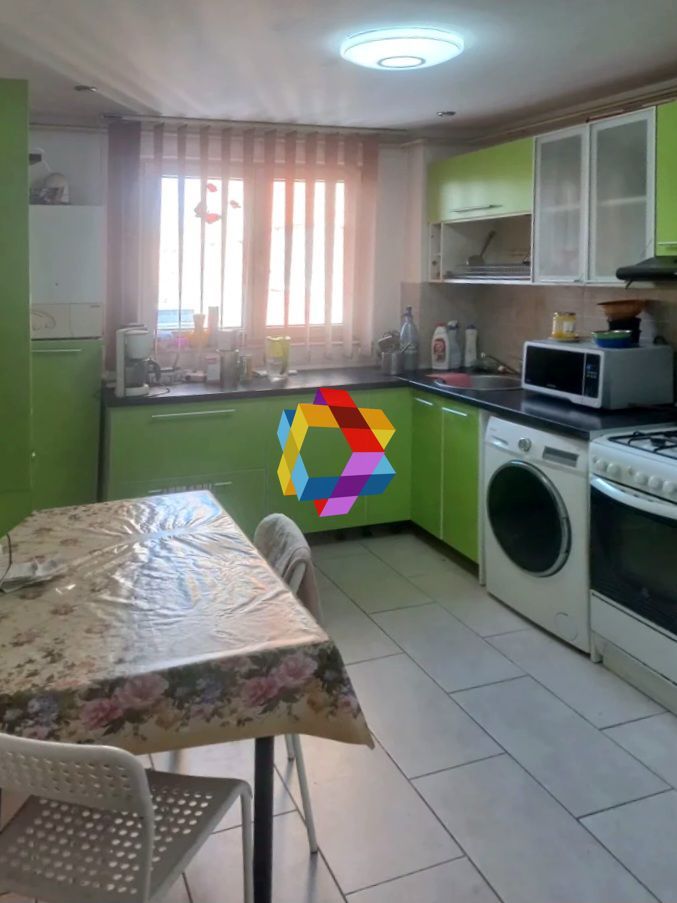 Apartament cu trei camere, zona Astra 70 mp - Poză 1