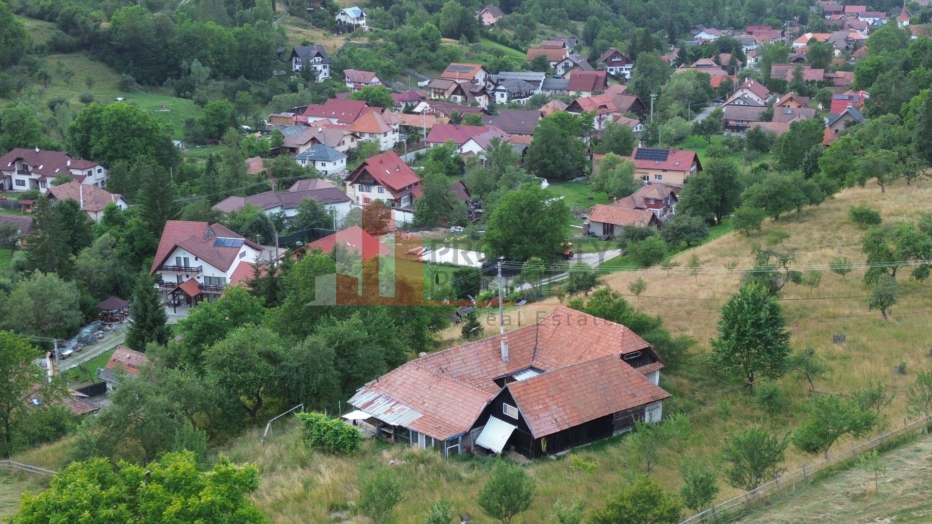 Casă tradițională sat Poarta, comuna Bran teren 4000 mp - Poză 3