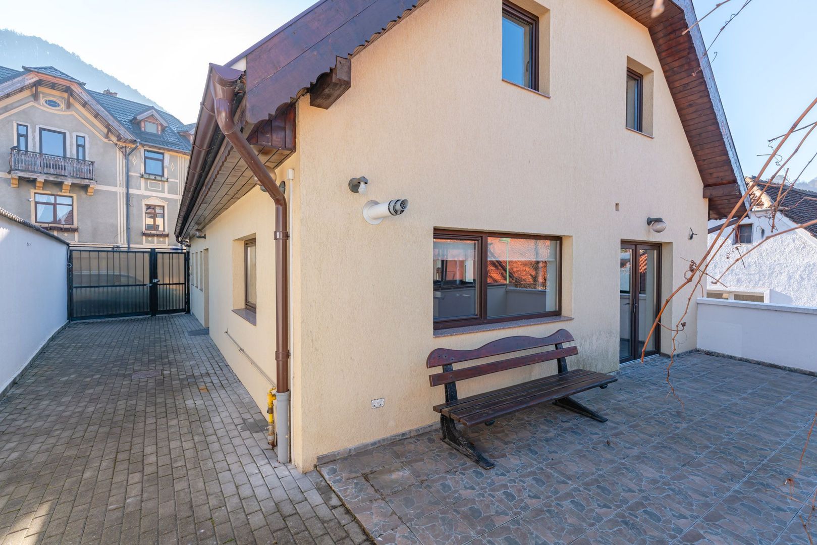 Casă modernă cu garaj și 4 dormitoare, aproape de Piața Sfatului - Poză 26