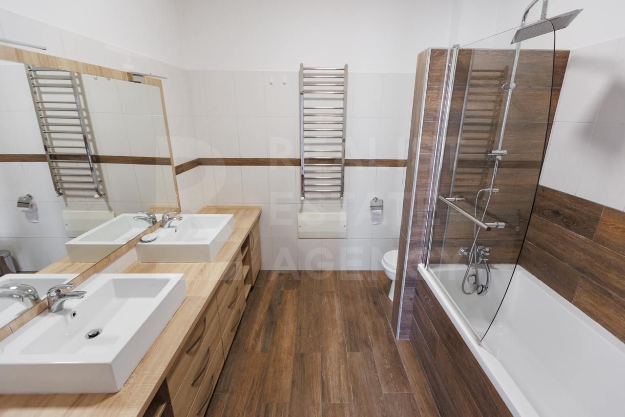 Chirie, casă/vilă, 6 camere, situată in inima capitalei - Poză 23