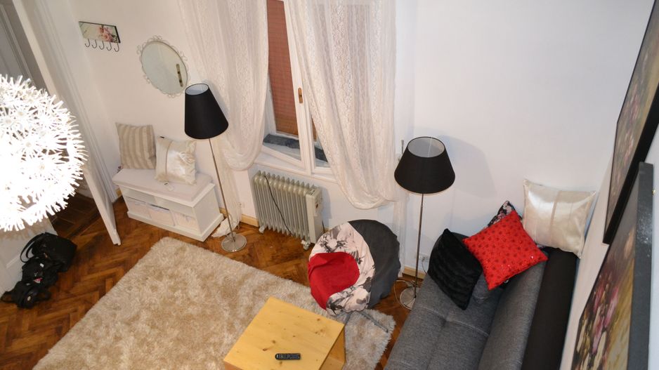 Studiou langa medicina cu scara interioara - Poză 3