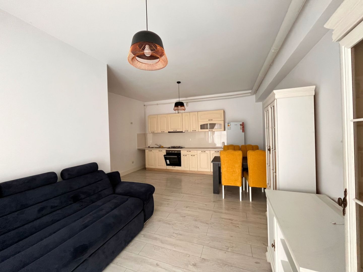 Apartament cu 3 Camere de Vanzare I Suceava/Central I 119.000Euro - Poză 4