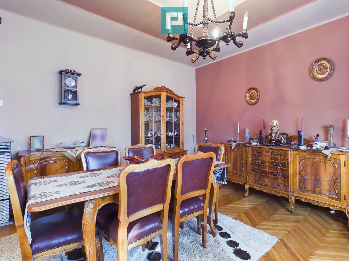 Casă solidă și impunătoare în Grădiște - Poză 2