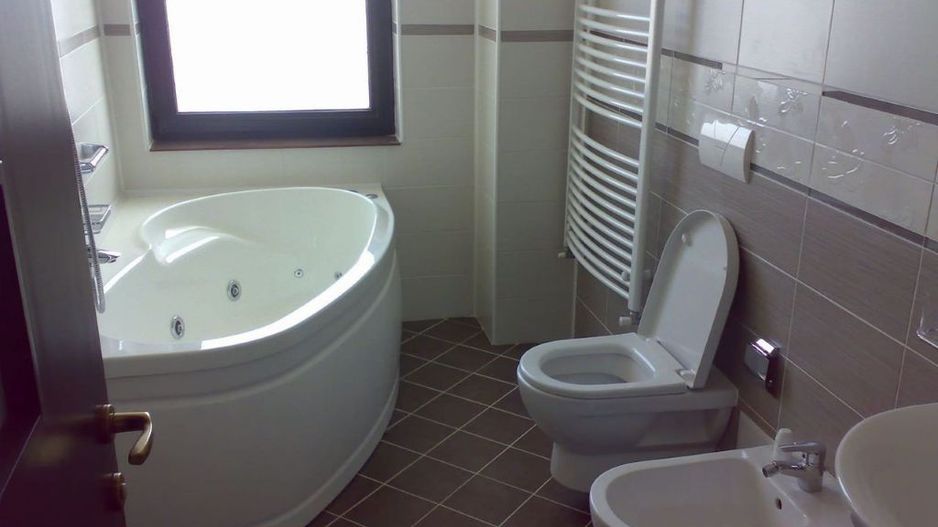 De vanzare apartament 3 camere| Voluntari |spatios cu vedere la padure - Poză 2