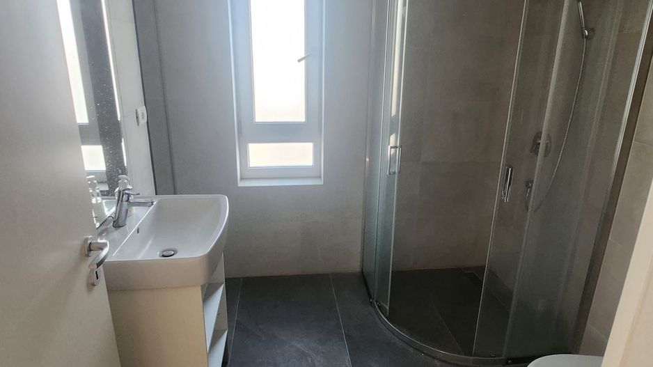Apartament spatios cu 2 locuri de parcare - Poză 7
