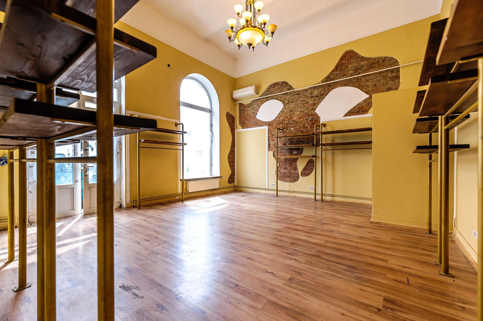 Spațiu comercial în Piața Catedralei - Poză 2