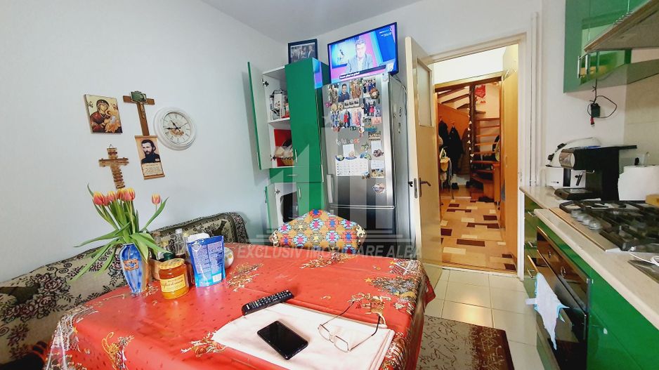 Apartament 4 camere cu scara interioara in Cetate - Poză 3