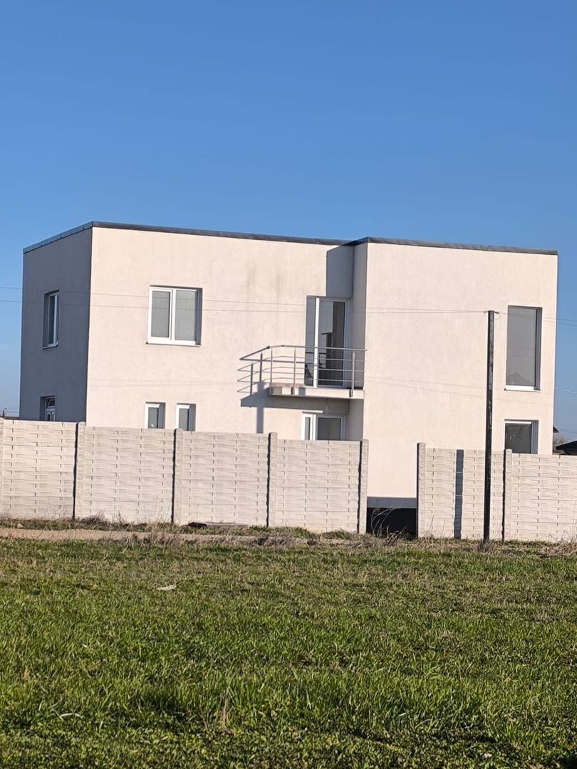 Casă modernă de vânzare – Albesti, la doar 6 minute de Craiova - Poză 1