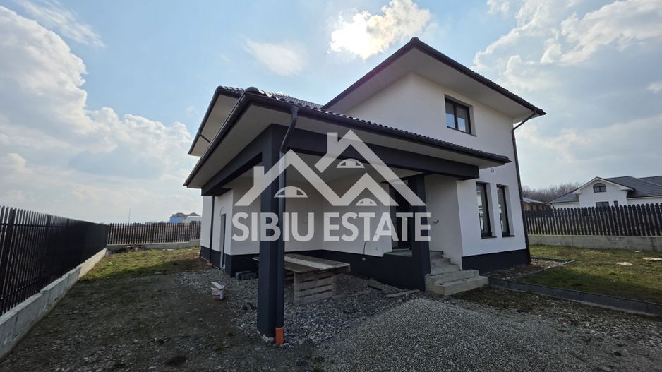 Casa individuala ,cu carport si pivnita, Calea Cisnadiei - Poză 1