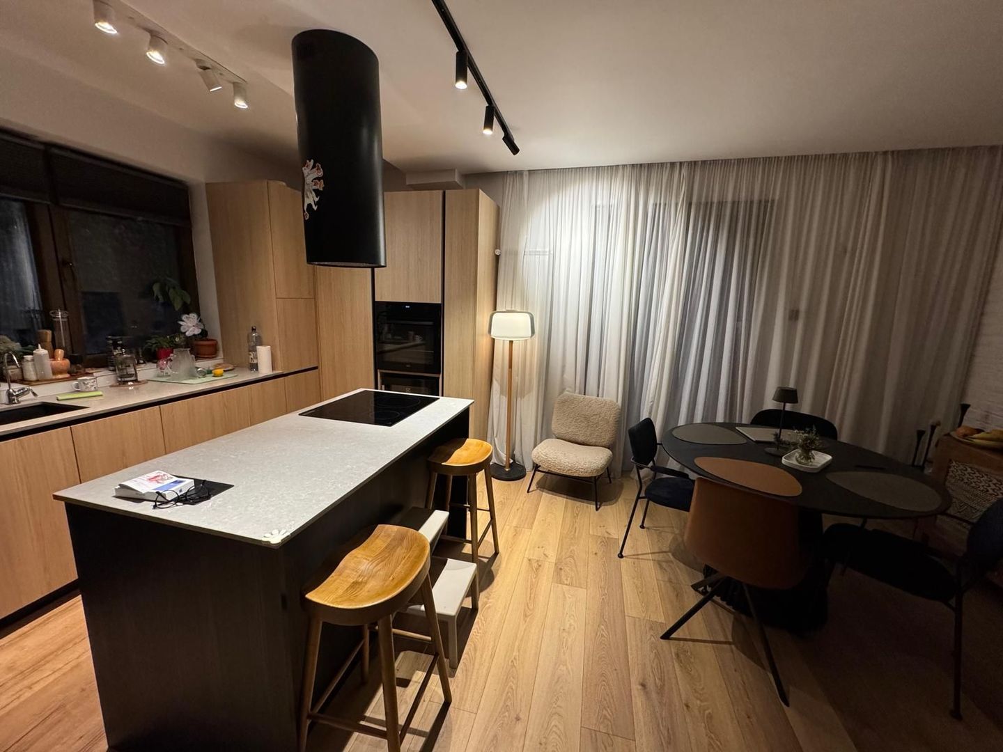 OFERTA Zona Herastrau, Vila Lux 4 cam, 3 bai, curte individuala 100 mp - Poză 10