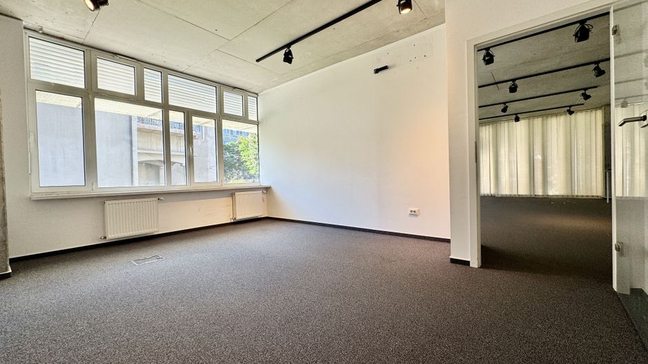 Clădire de birouri în zona Centrală - Poză 24