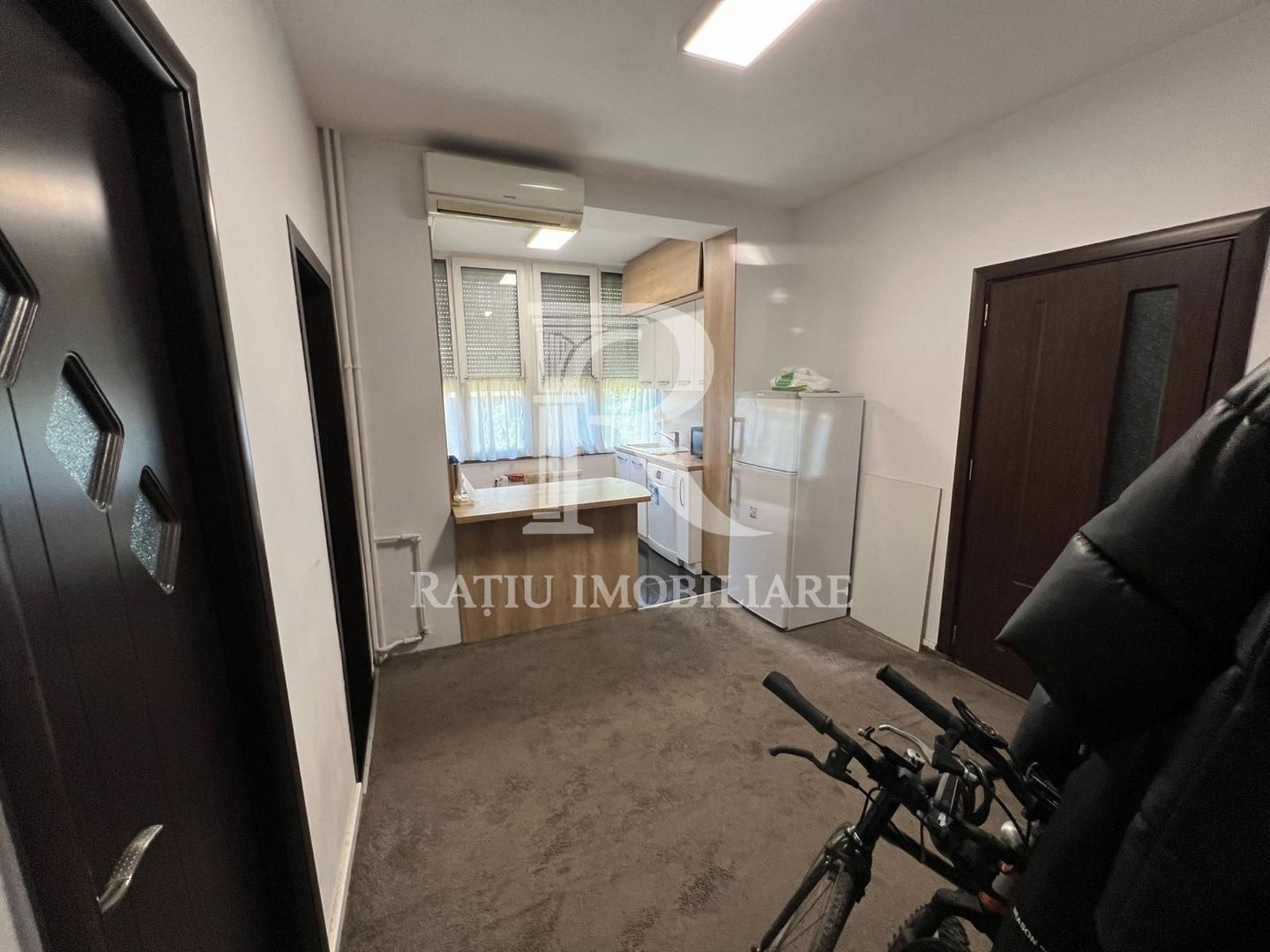 Apartament cu 4 camere | Zona Centrala | General Magheru | Oradea - Poză 12