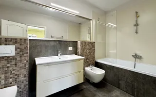 Casa spațioasă, cu teren generos, zona liniștită - in Braytim - Poză 13