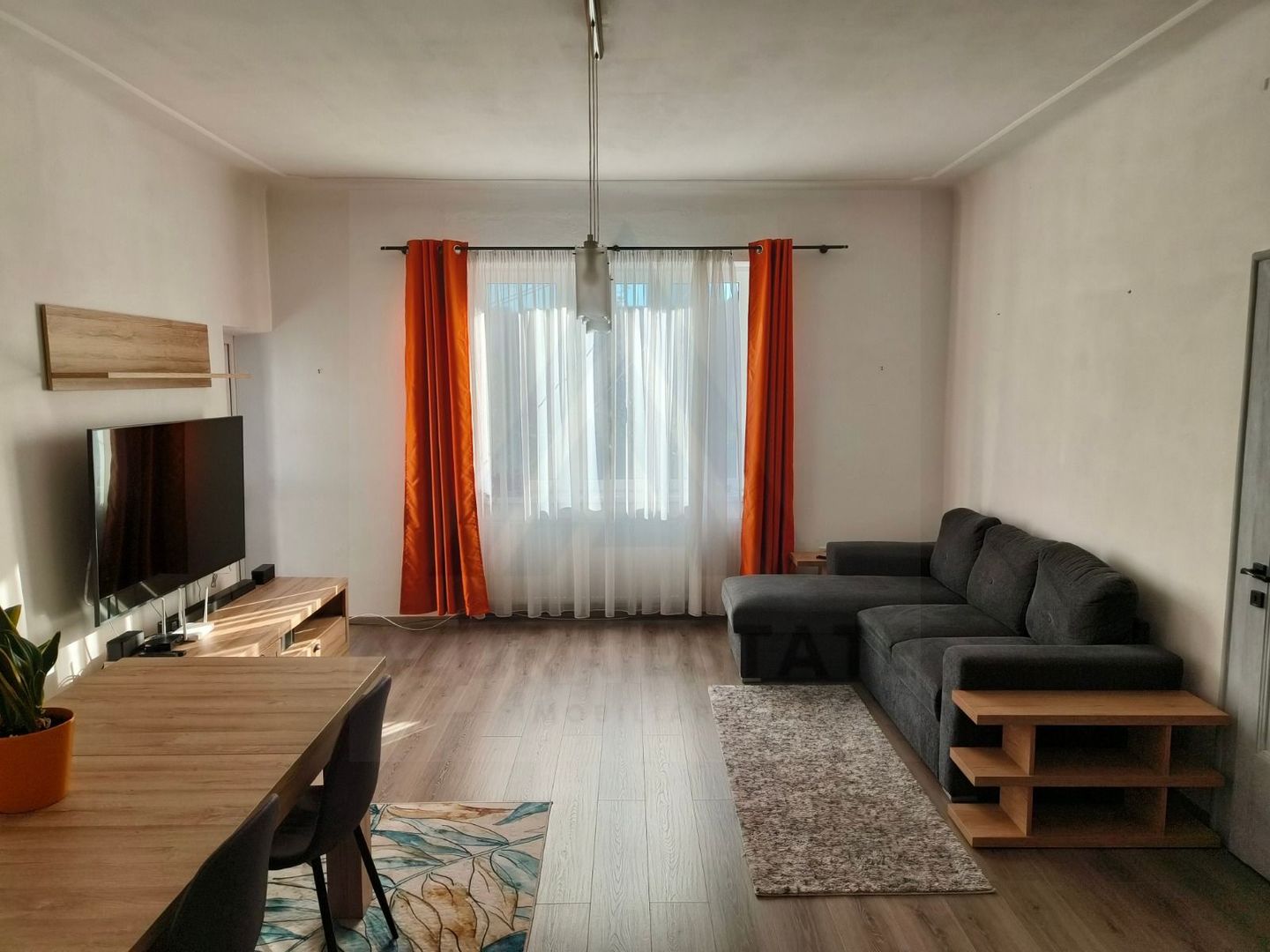 Apartament 4 camere 111 mp utili garaj si teren 458 mp zona Centrala - Poză 3