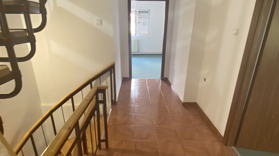 Casa de vânzare/închiriere zona Lunei - Poză 14