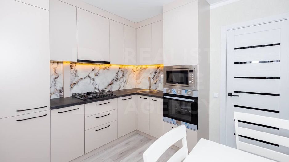 Vânzare, apartament, 2 camere + living, Miron Costin, Rîșcani - Poză 1