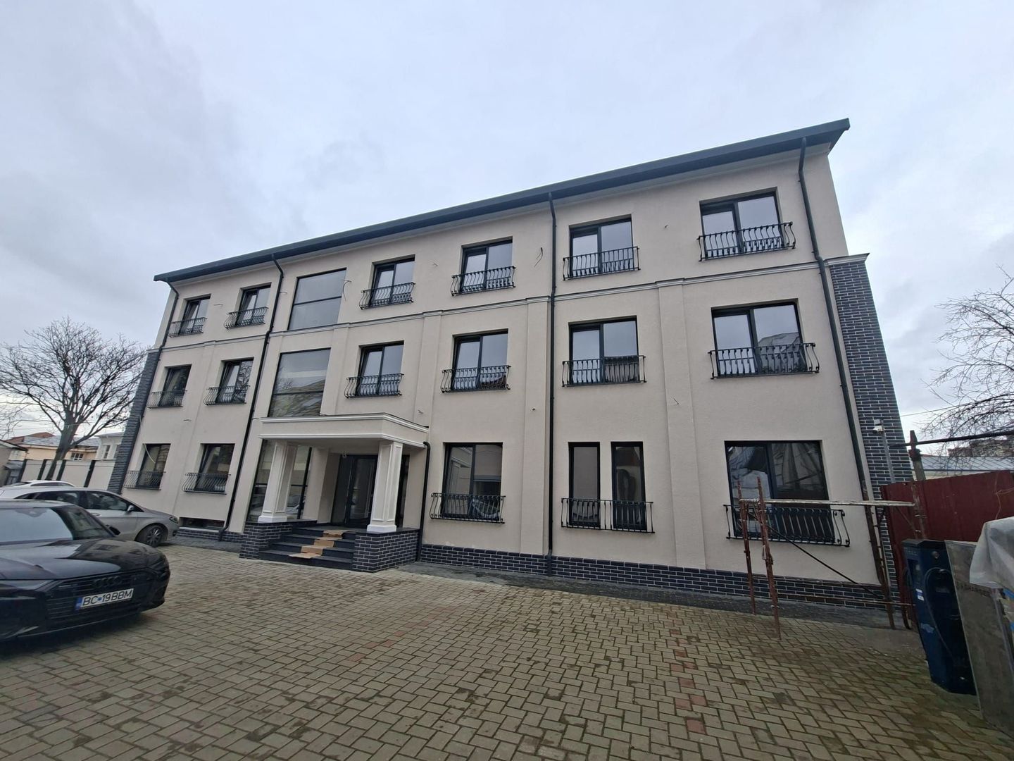 🏢 DE ÎNCHIRIAT | Clădire Premium 750 mp | Ultracentral Bacău - Poză 4