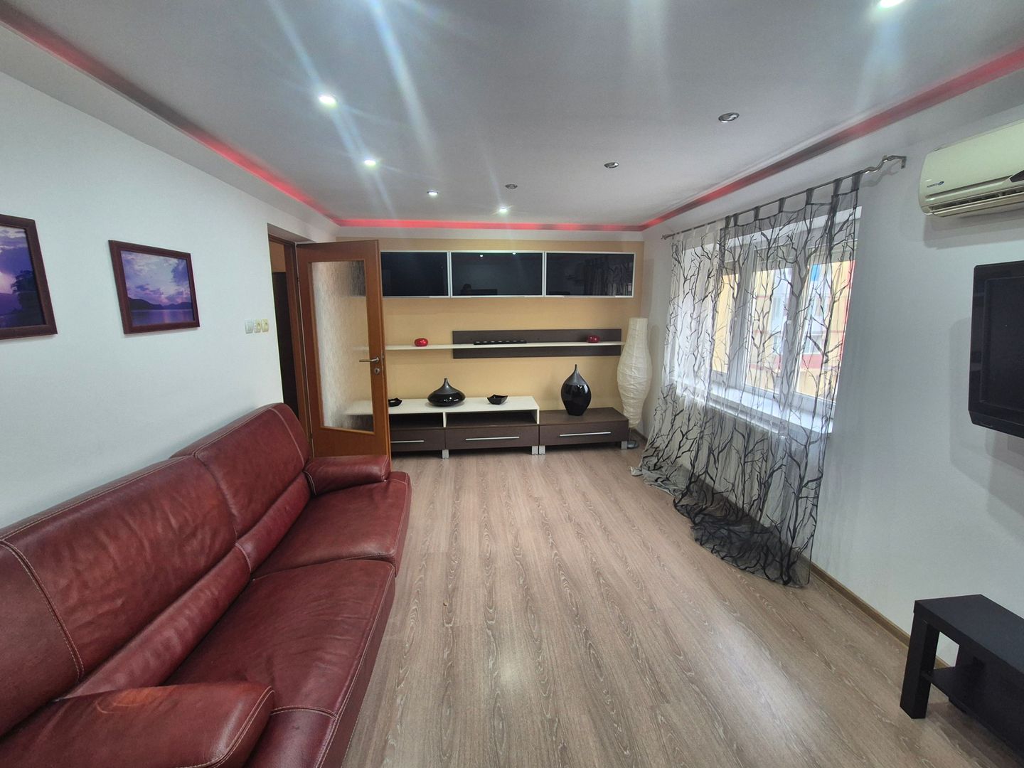 Închiriez apartament 2 camere Micro 4 - Poză 1
