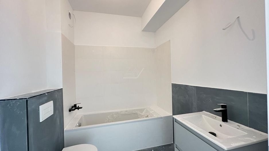 Etaj 1. Lift. Balcon mare. Loc de parcare. - Poză 4