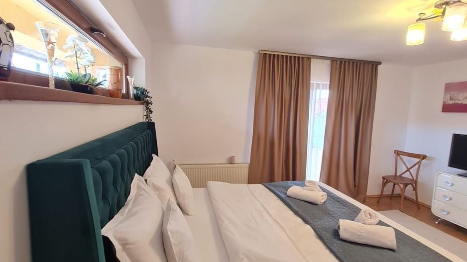 Vila spațioasă și recent renovată în Ghiroda! - Poză 68