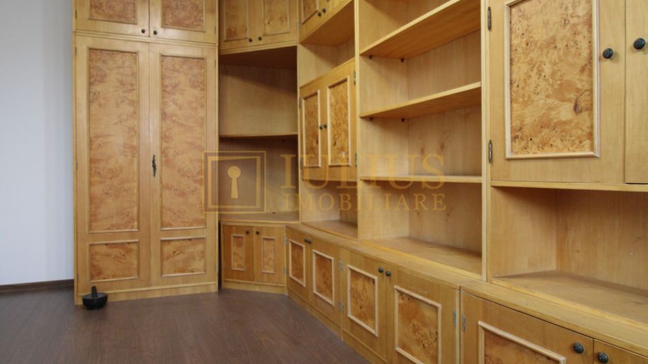 Zona Lipovei, 4 camere + 2 bai, centrala proprie - Poză 14