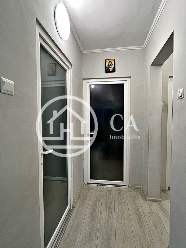 Apartament de vânzare cu 3 camere în zona Rogerius, Oradea - Poză 8