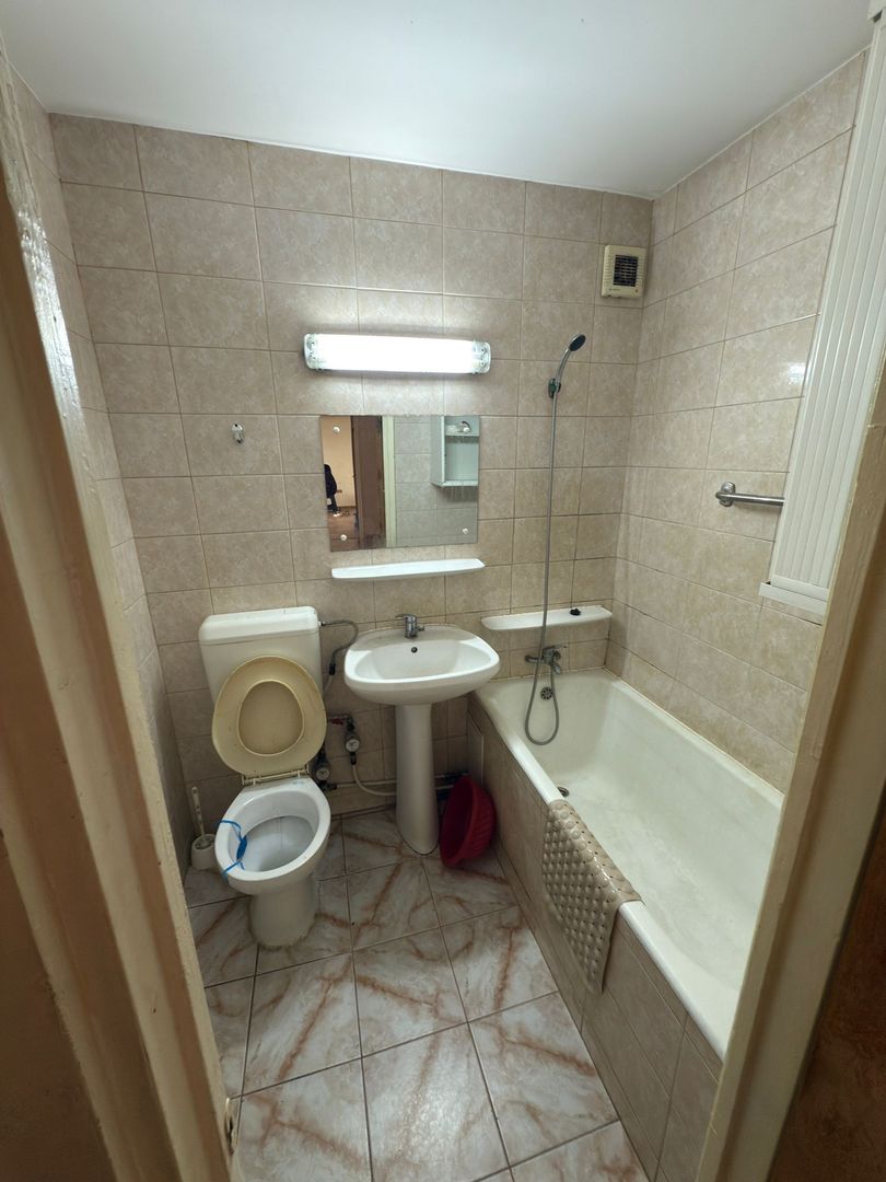 Apartament incapator, patru camere, Resita-Berceni, 120.000€ negociabil - Poză 12