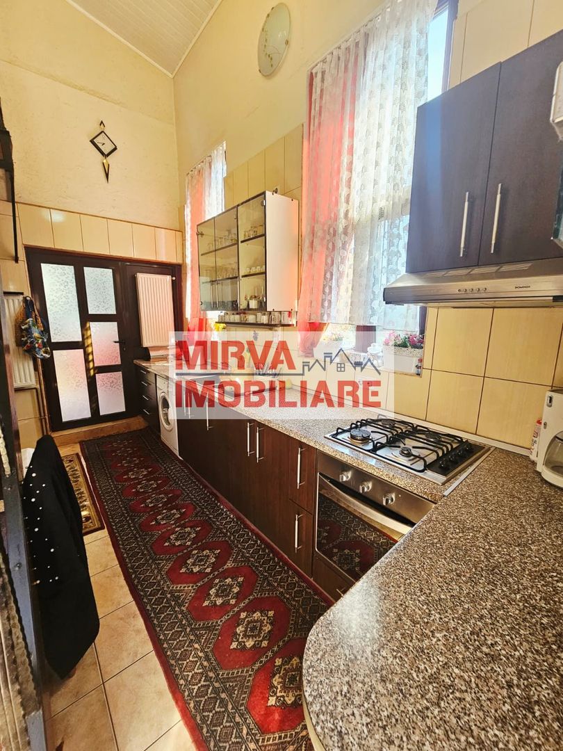 🏡 Casă spațioasă cu 9 camere în Strejnicu – pentru locuință, birouri - Poză 78