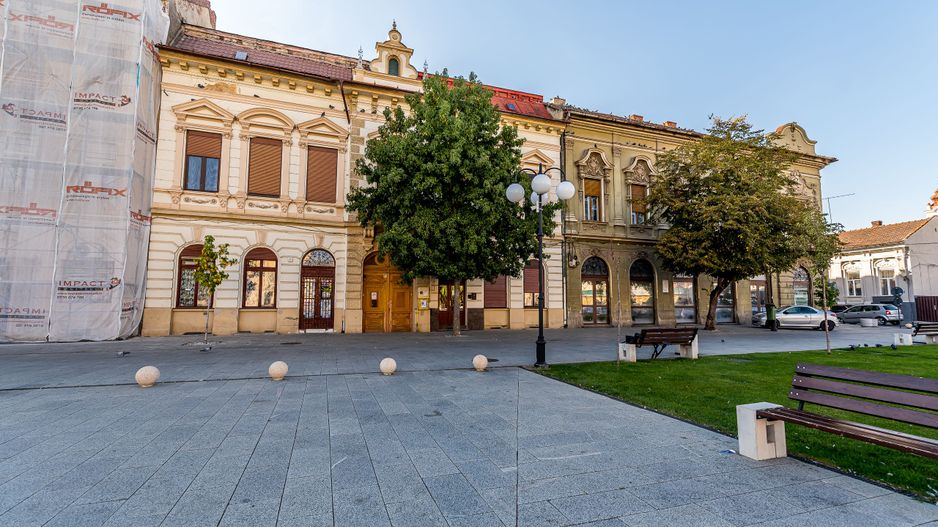 Apartament pe două nivele în Piața Catedralei, Arad. - Poză 1