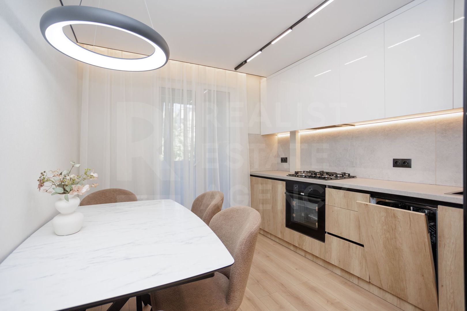Vânzare, apartament 3 camere + living 71 mp, str. Cornului, Buiucani - Poză 4