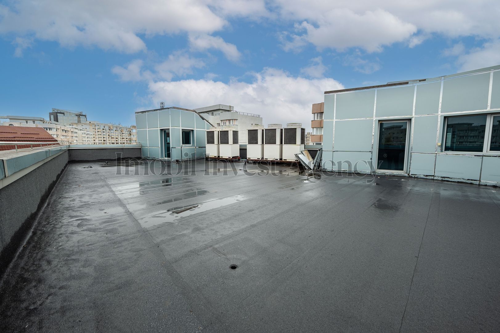 Cladire de birouri Vitan pretabilă pentru diverse afaceri. - Poză 16