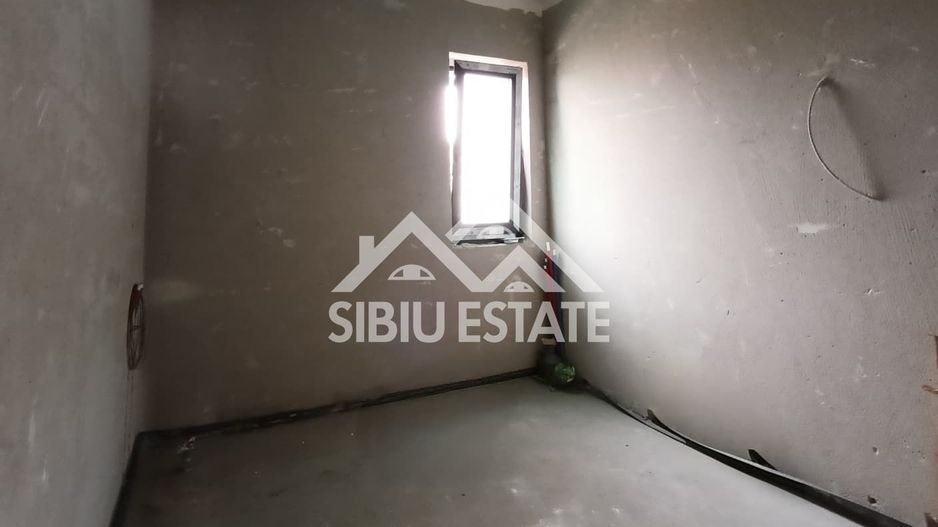 Casa tip duplex  5 camere, teren 400 mp, Selimbar acces usor - Poză 9