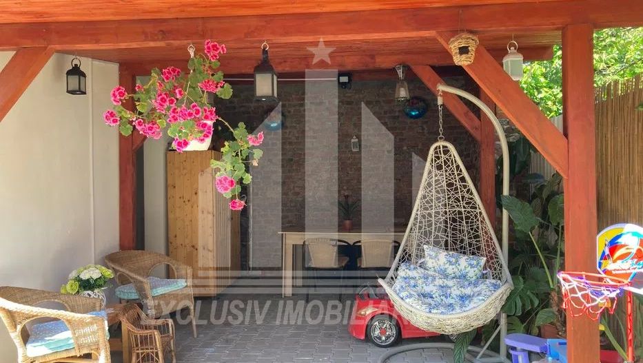 Casa individuala de vanzare, Lipoveni - Centru - Poză 7