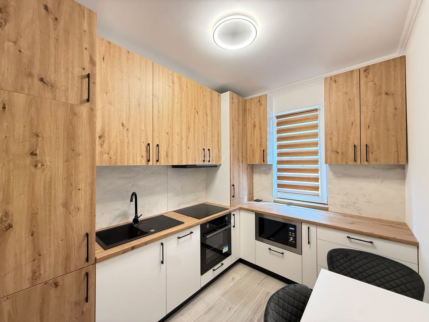 Comision 0! Mobilat si utilat complet. Bloc tip vila cu 6 apartamente si piscina - Poză 6