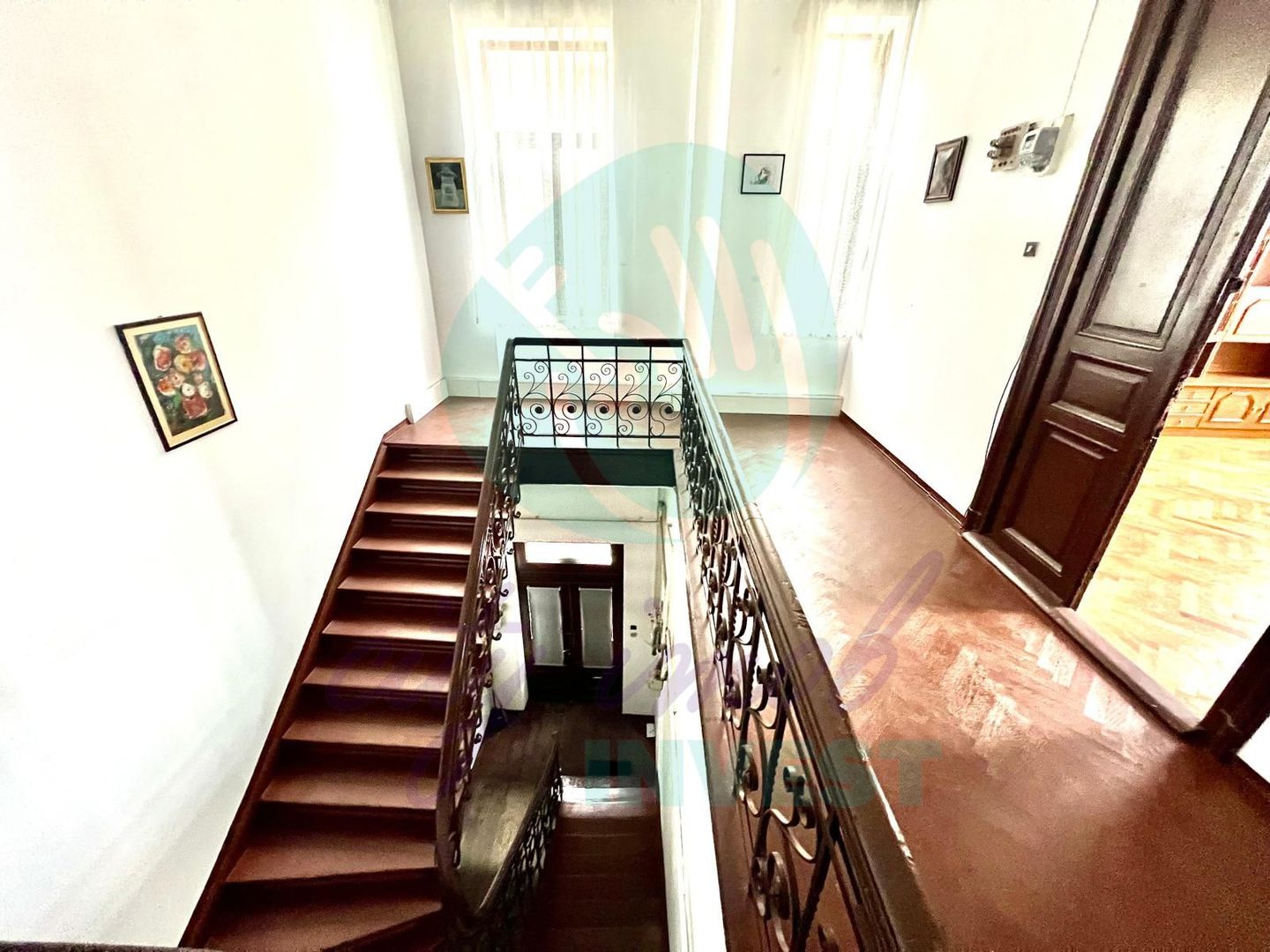 Ap. în Vilă– 4 camere | Ultracentral – Parcul Cișmigiu | Curte comună - Poză 3