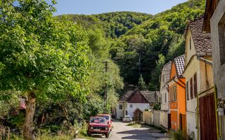 Casă individuală cu 5 camere și curte proprie - în Cisnădioara - Poză 8