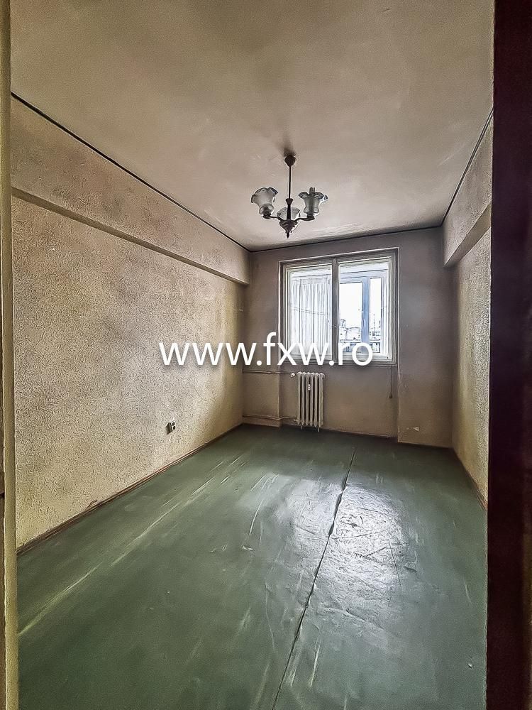 Apartament spațios de 3 camere, decomandat, langa metrou - Poză 2