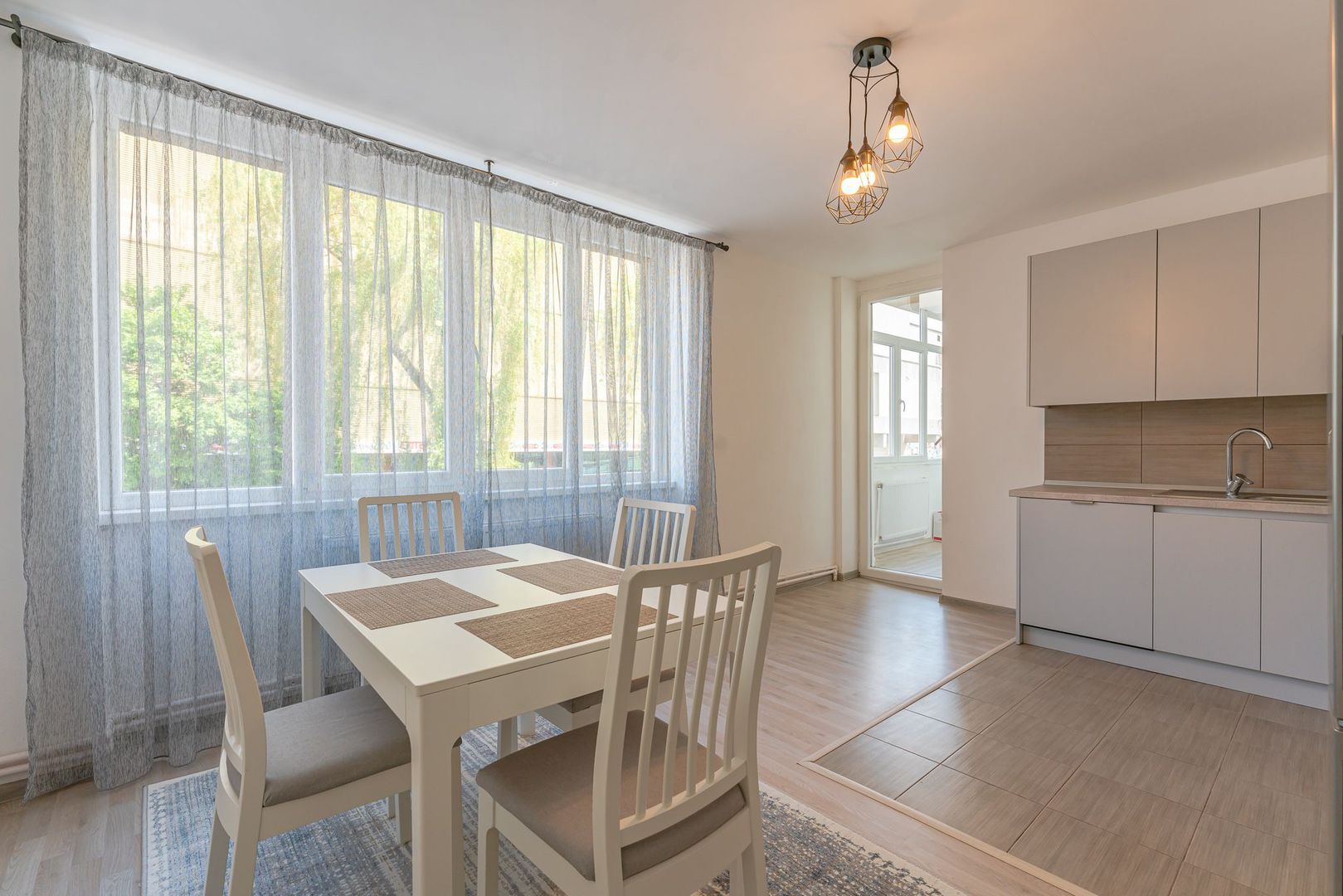 Apartament 2 camere in Centrul Istoric al Brasovului - Poză 1