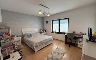 Casa generoasa LA CHEIE, curte 200 mp in Selimbar - Poză 12