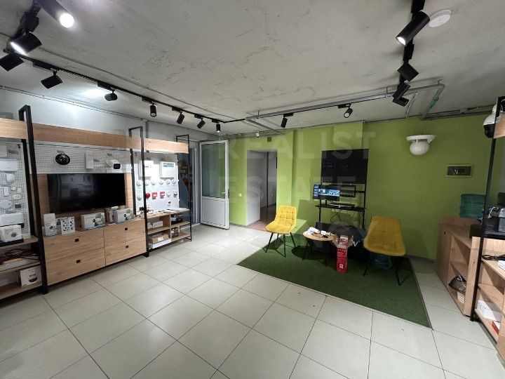 Vânzare, spațiu comercial, 370 mp, str. Mihai Viteazul, Bălți - Poză 10