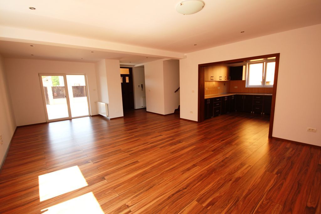 Vila spatioasa  nemobilata zona Elisabetin - Poză 3