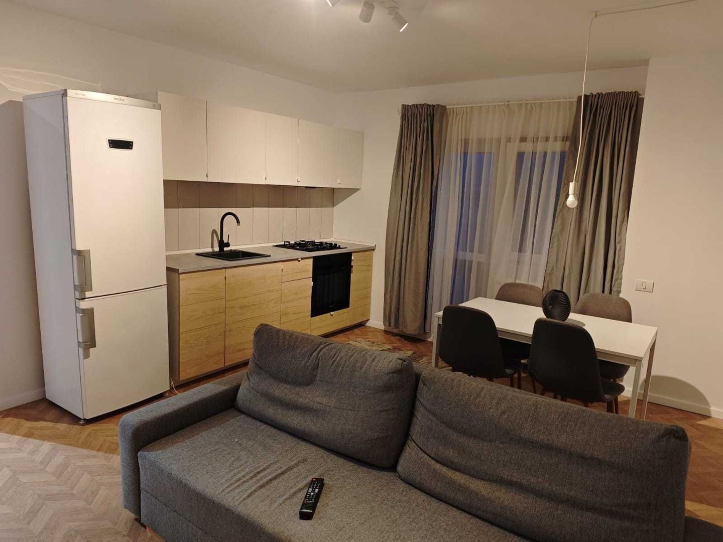 🔑 De Închiriat: Apartament Modern de 3 Camere – Zona Constantin Brâncoveanu - Poză 3