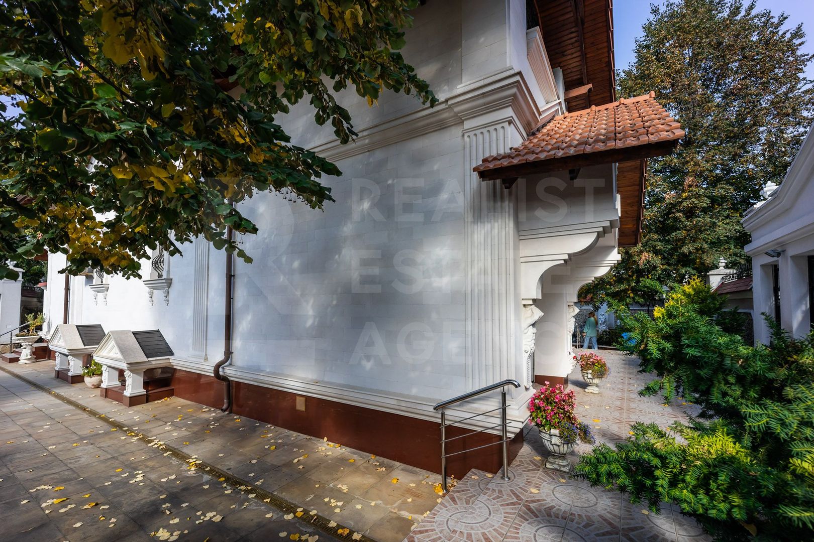 Se oferă spre chirie casă exclusivistă amplasată în Centul orașului - Poză 3
