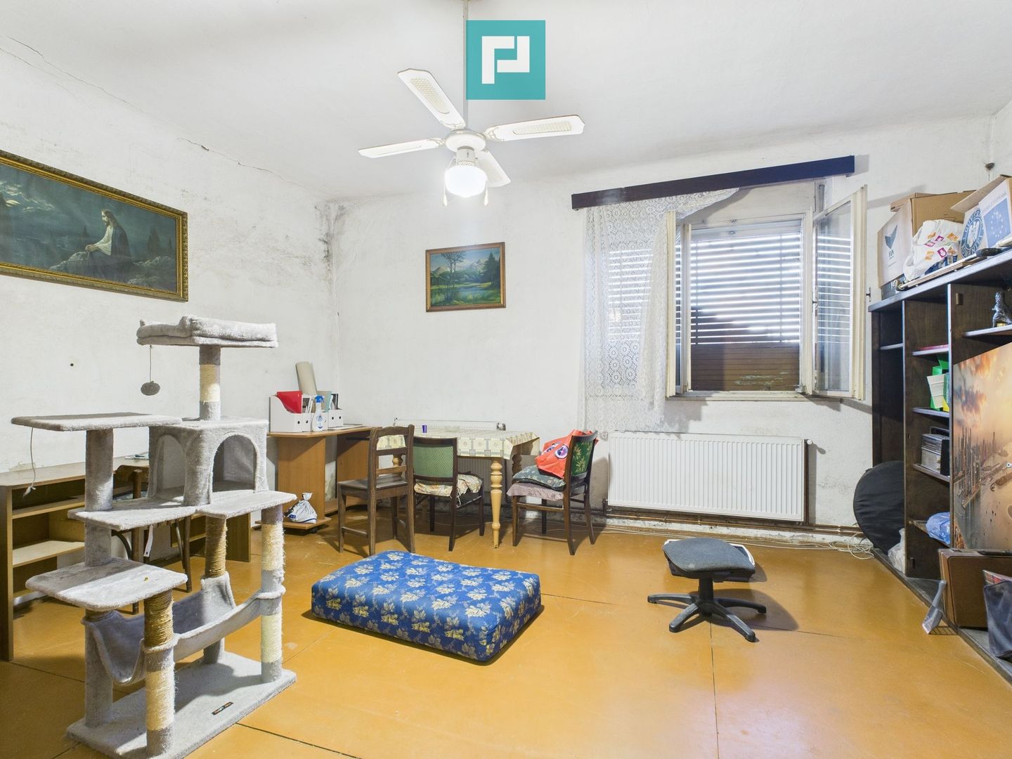 Casă cu 8 camere de renovat în Pârneava - Poză 4