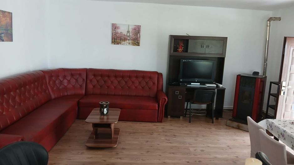 Inchiriez pentru cazare Vila cu 7 camere - Poză 2