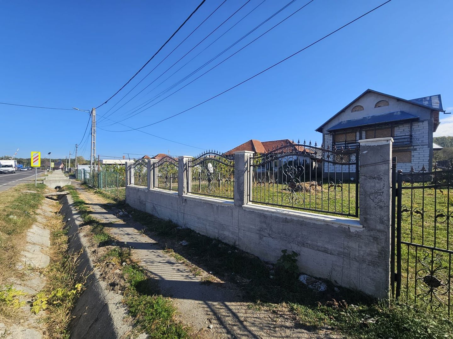 Casă P+1 la roșu, teren 2.600 mp – DN73, Mihaești - Poză 5