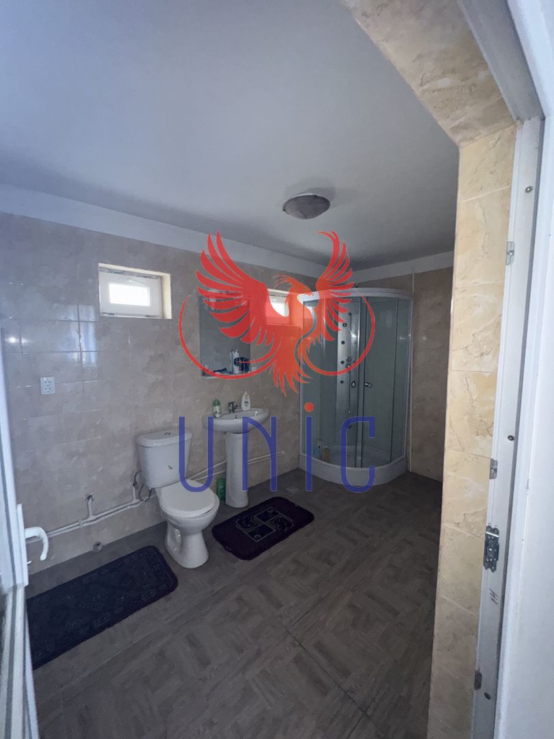 Casa situata in orasul Bals! - Poză 16